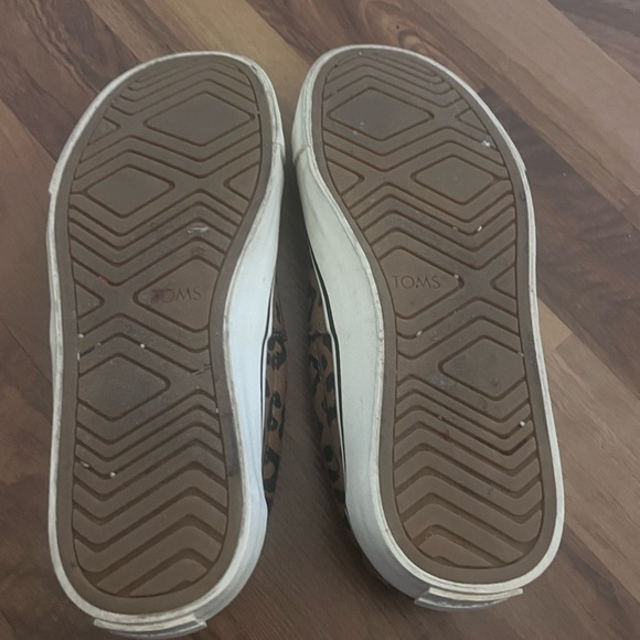 TOMS Leopard-Print Slip-On Sneakers in Brown and Black - Picture 5 of 5